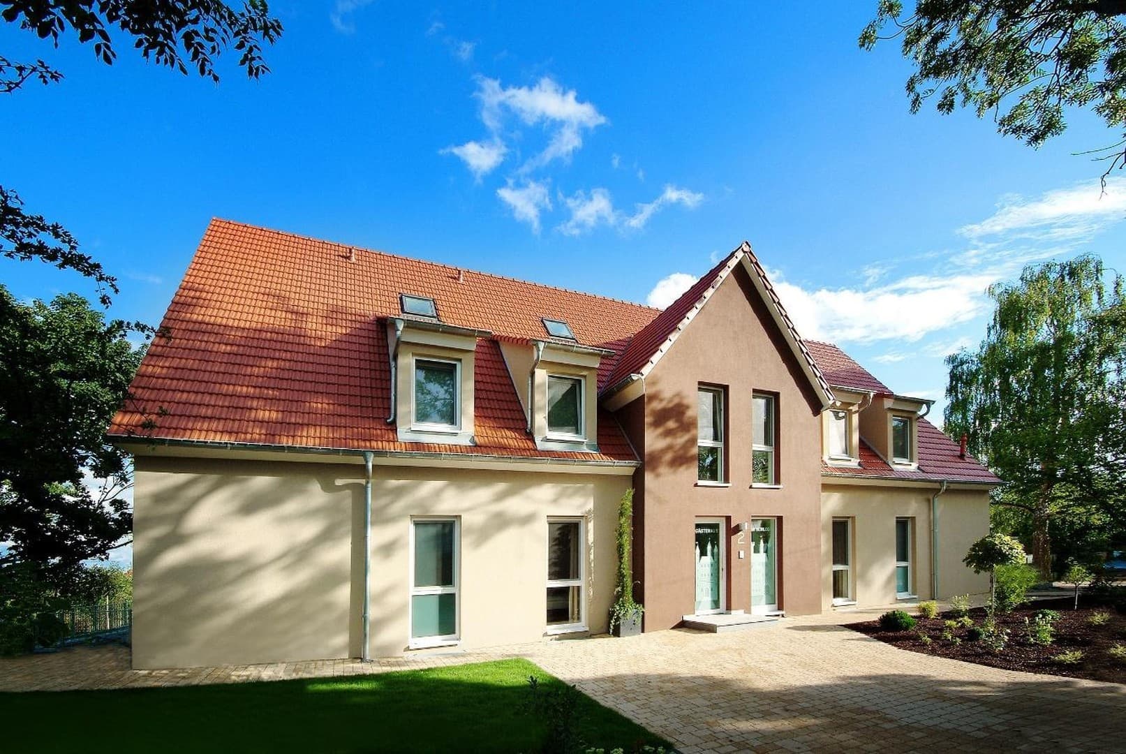 Charmante ETW am Schwebheimer Schloss – 89 m² mit Gemeinschaftsgarten und Sauna