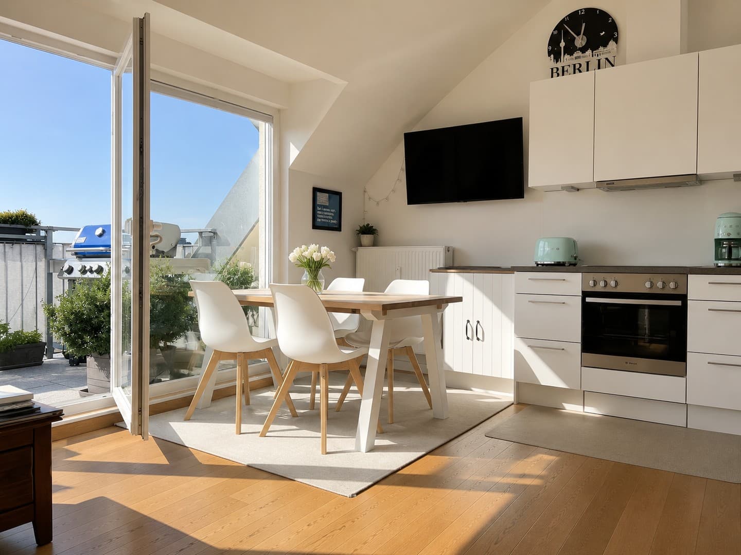 Provisionsfrei: Modernes Dachgeschoss mit 16 m² Sonnenterrasse
