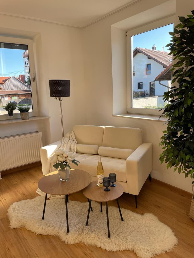 Vollständig renovierte 1,5-Zimmer-Wohnung mit neuer Einbauküche, Gartenmitnutzung & Stellplatz