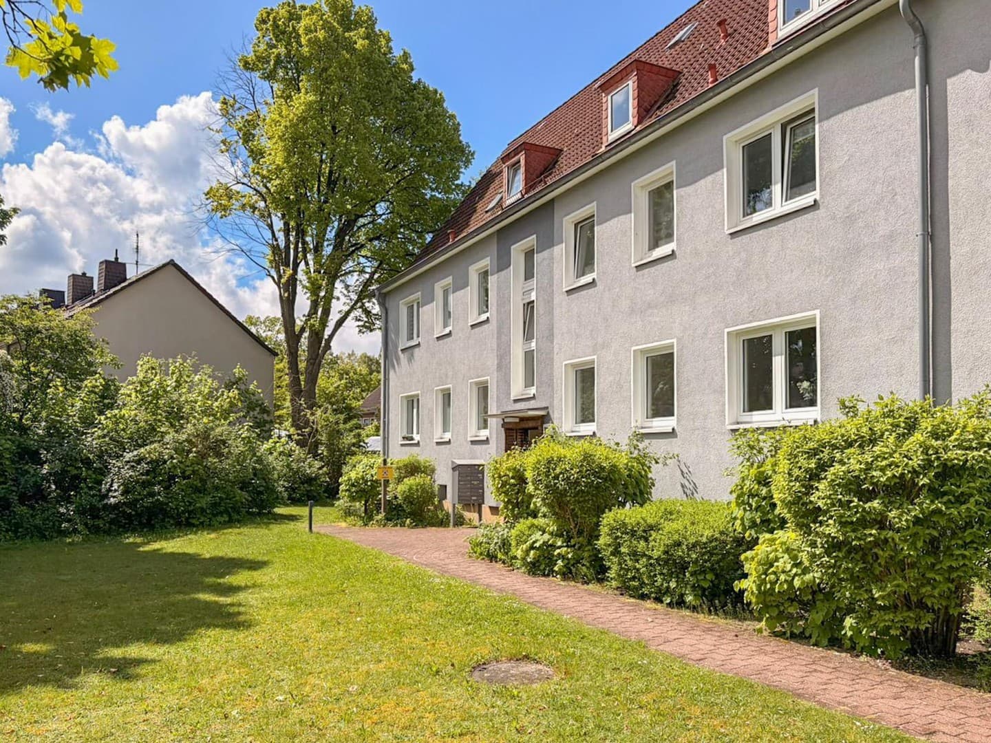 Erstbezug nach Renovierung: 2-Zimmer-Wohnung mit Keller in Norderstedt