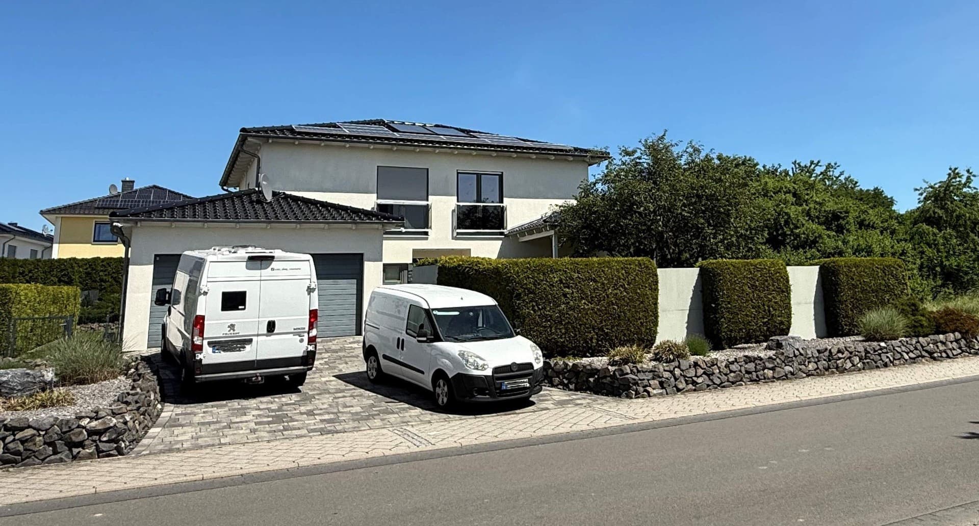 Architektenhaus mit mediteranem Flair, Doppelgarage und großem Garten