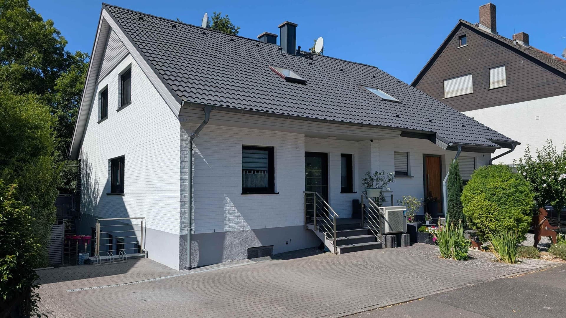 Modernisierte Doppelhaushälfte, Einliegerwohnung und Blick ins Grüne (von privat)