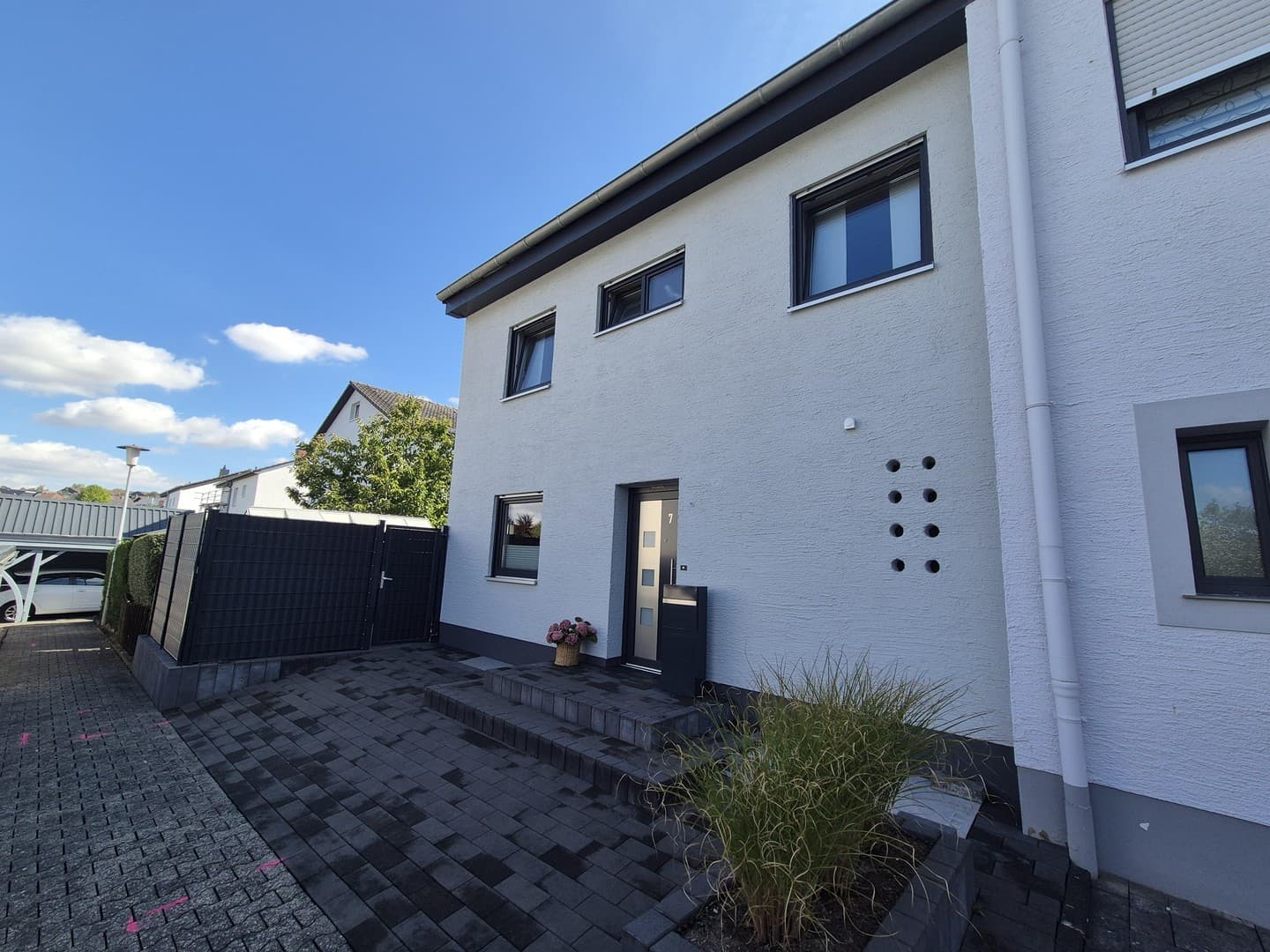 Doppelhaushälfte mit 5 Zimmern, Garten, Balkon, Terrasse und Sauna