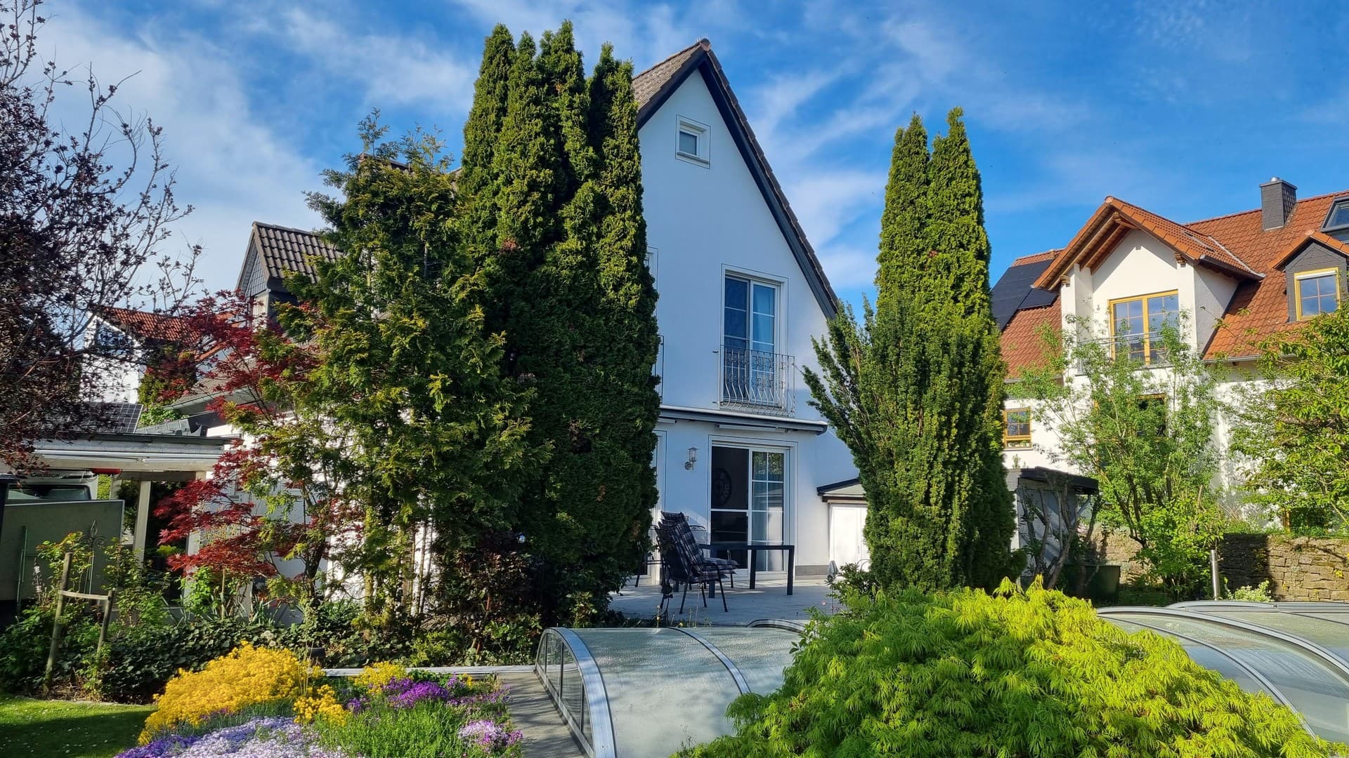 Großzügiges Einfamilienhaus mit wunderschönem Garten