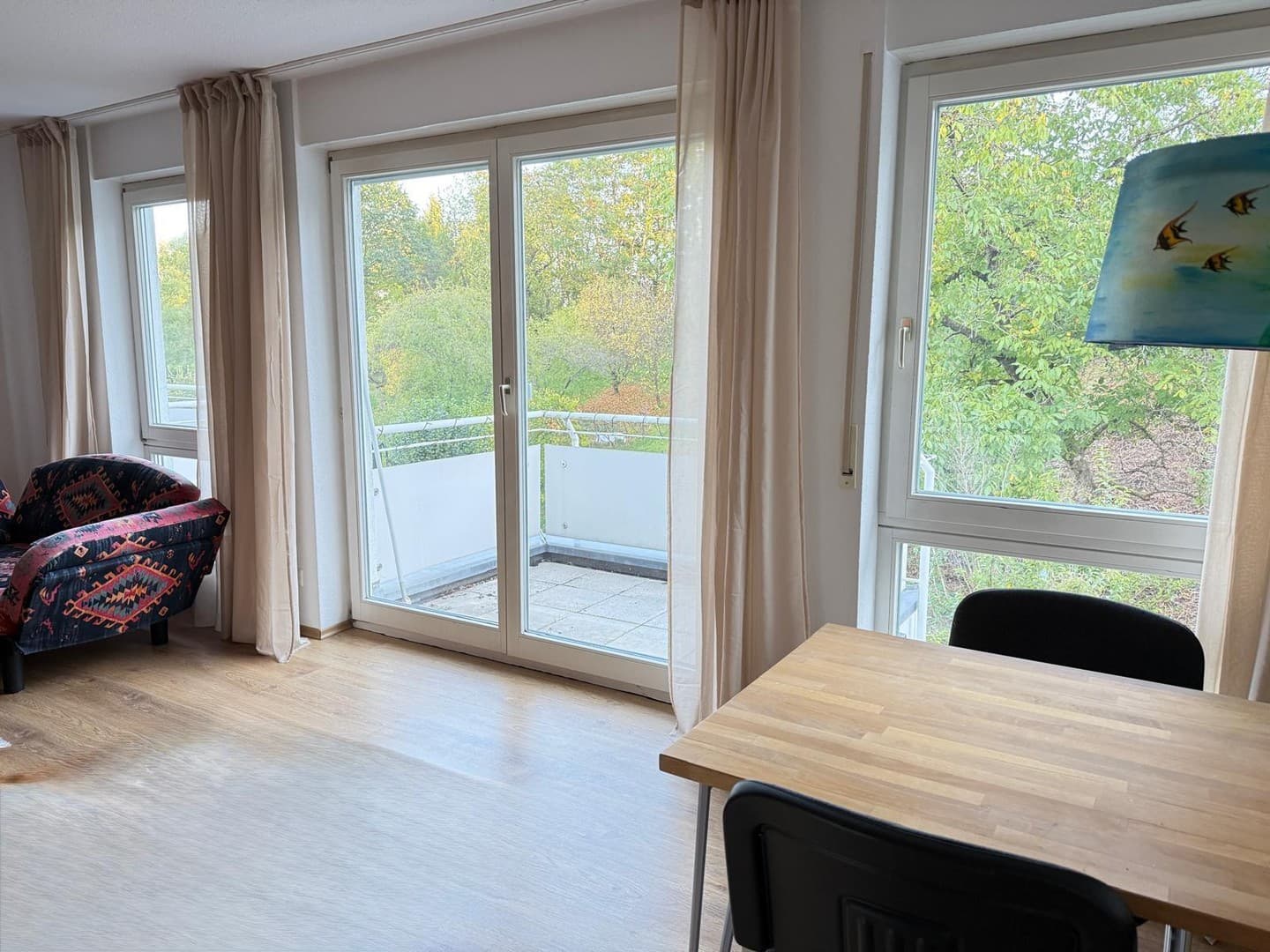 Stilvolle 1-Zi-Wohnung mit Balkon ins Grüne, neuer EBK, wunderschön ruhig gelegen, Vaihingen