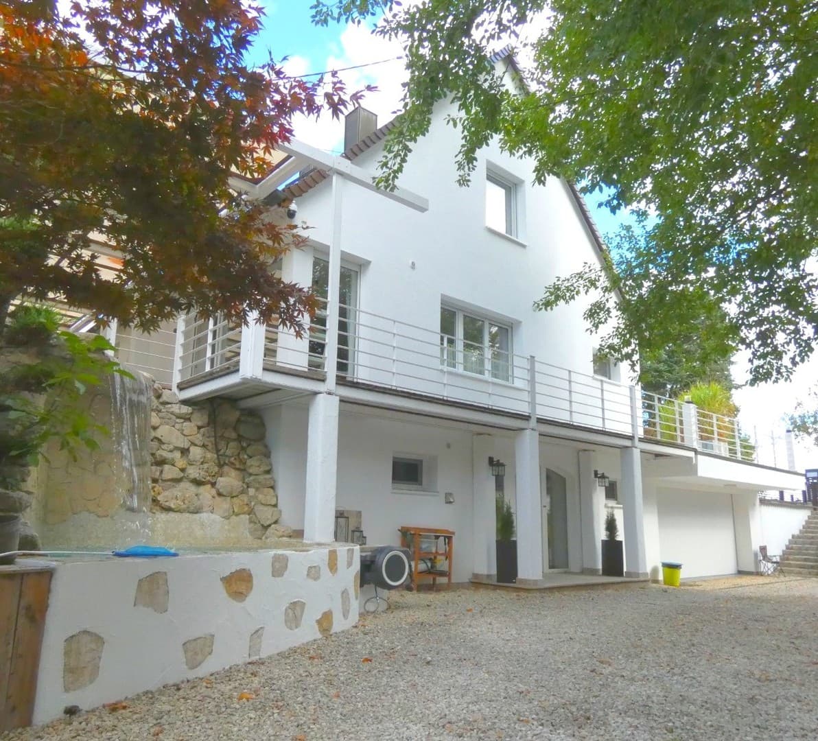 Mediterrane Landhaus-Villa mit Traumgarten