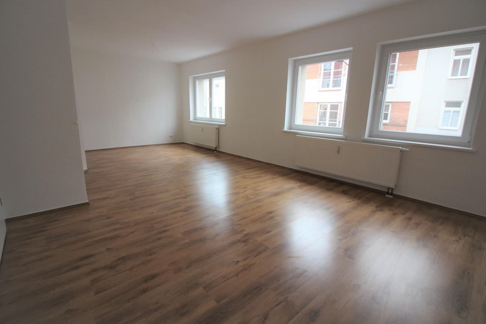Hochwertige und schöne 5-Raumwohnung in guter Lage mit Balkon