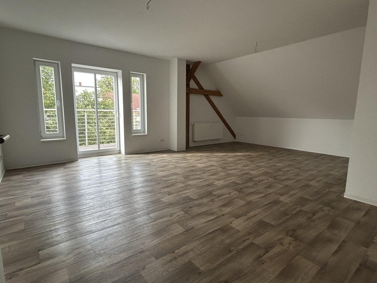 Hochwertige 5R-Wohnung mit Balkon in einer Stadtvilla