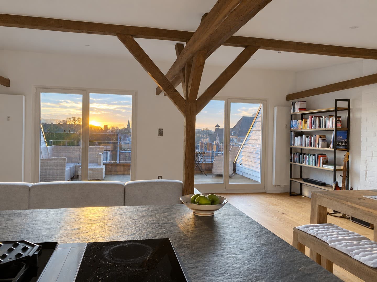 Wunderschönes modernes Dachgeschoss-Loft mit Stadtblick im Herzen des Generalsviertels