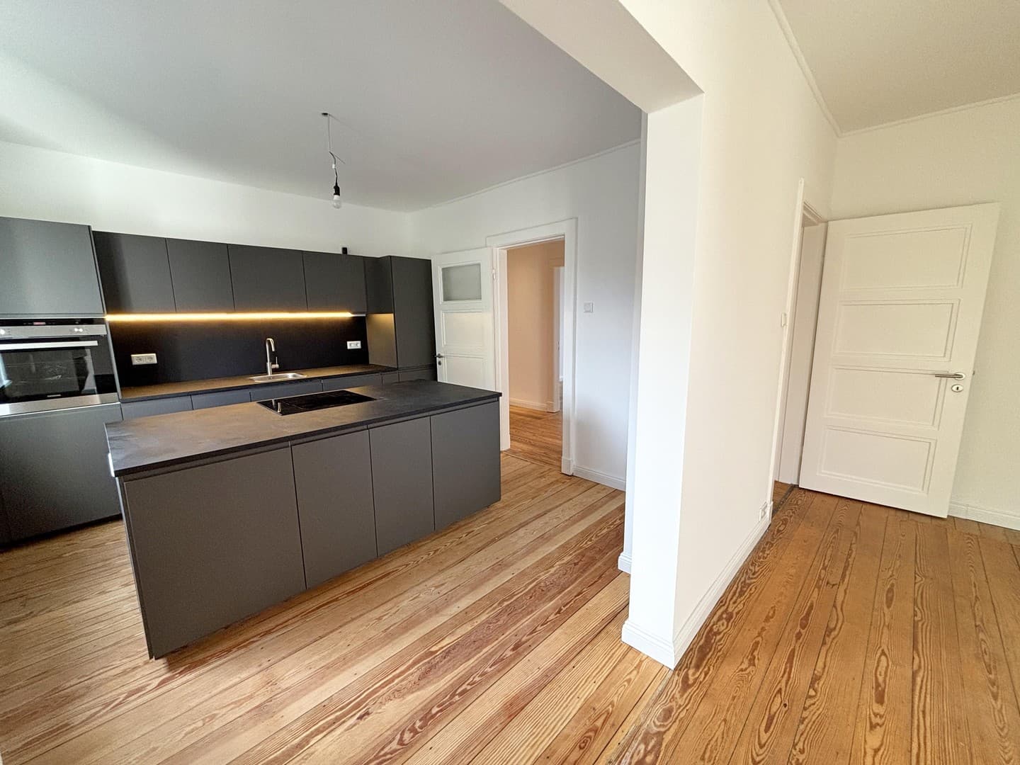 Moderne 4-Zimmer ETW mit Traumküche, Erstbezug nach Sanierung, ohne Courtage