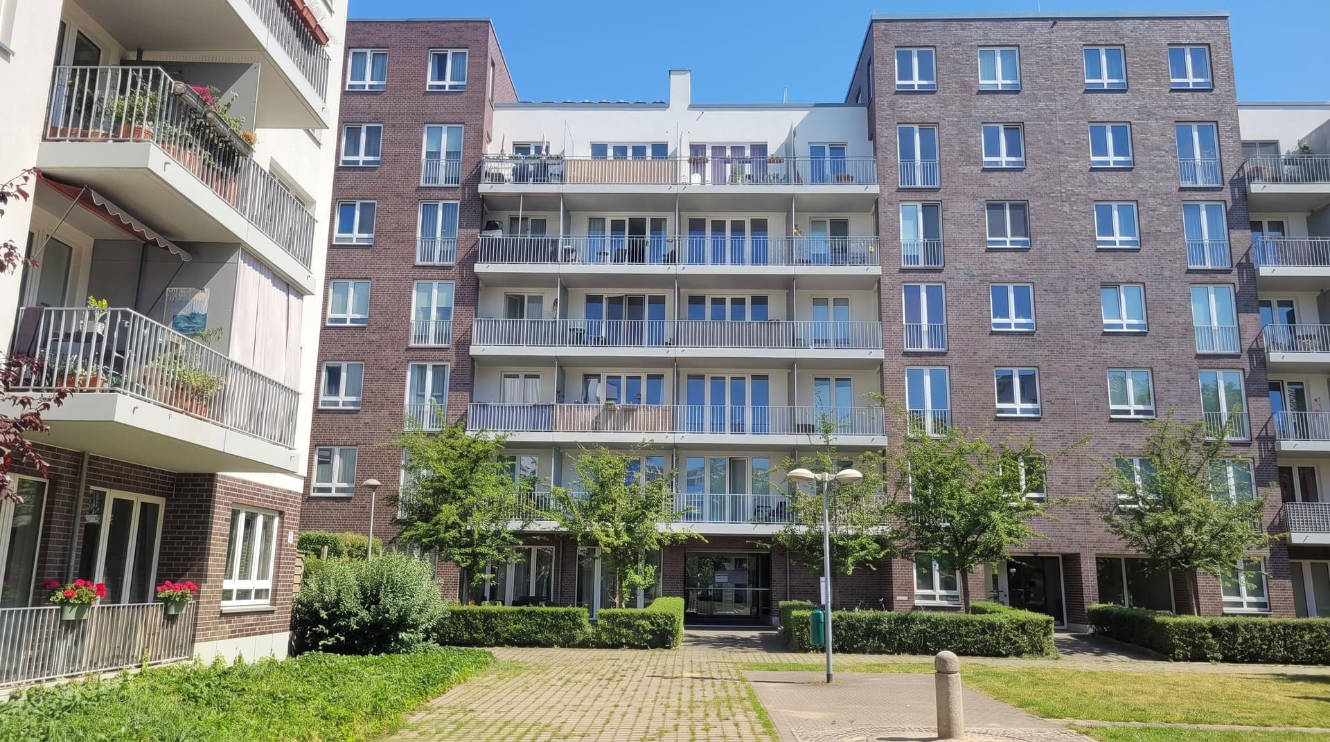 Bezugsfreie 2-Zimmer-Wohnung mit Aufzug, großem Balkon und Tiefgarage am Humboldthain