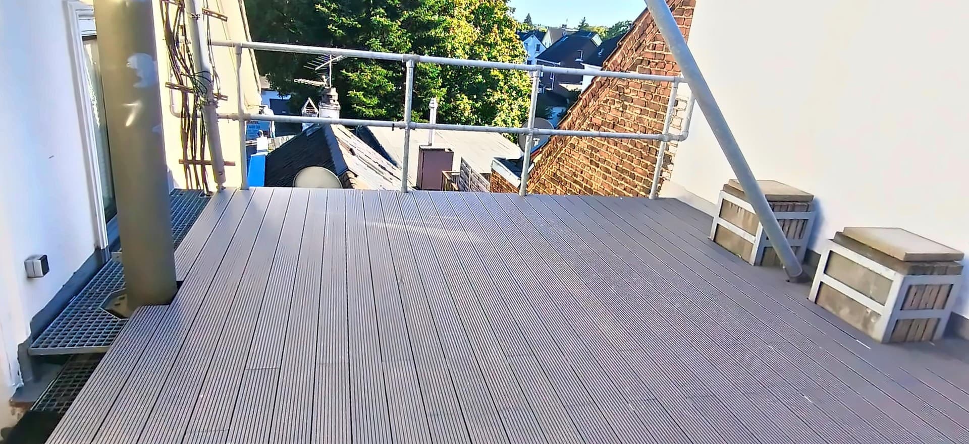 Über den Dächern von Merscheid: 3-Zimmer-Wohnung mit großer Dachterrasse & Spitzboden