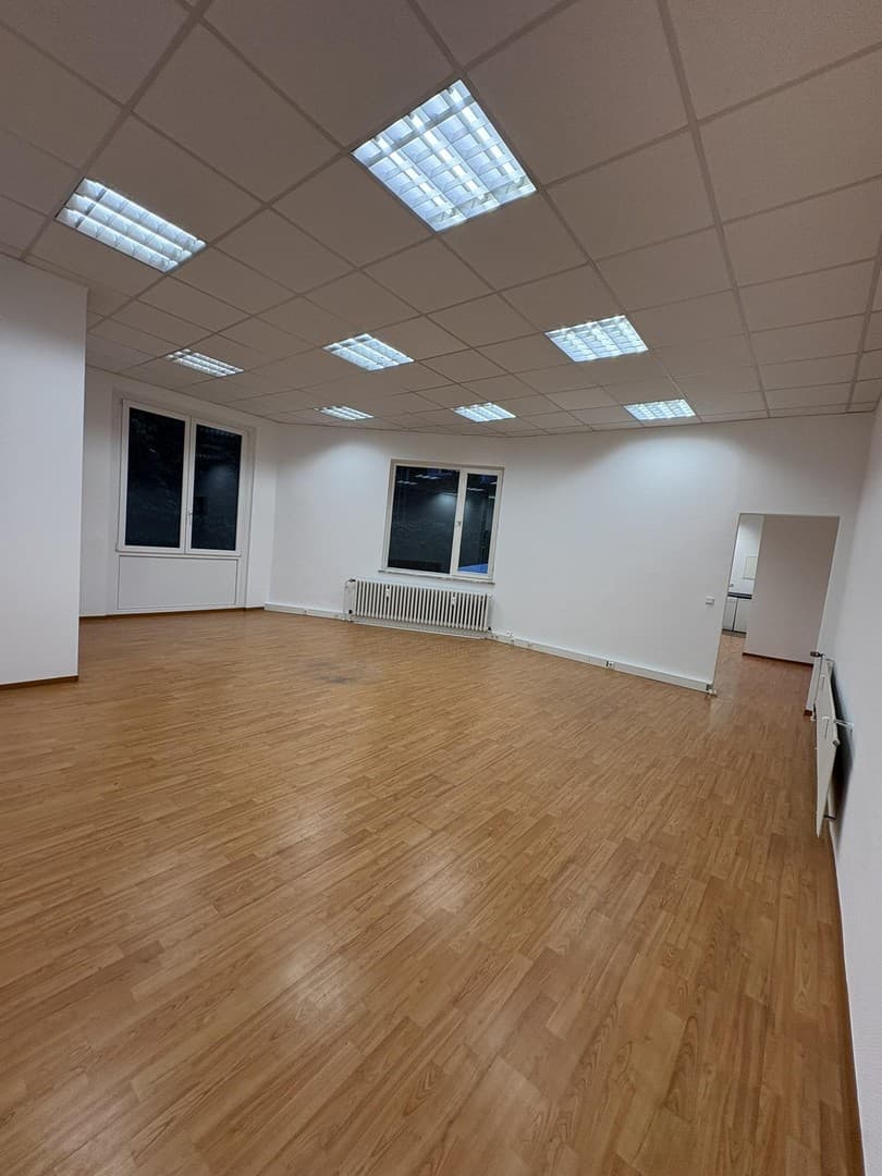 Moltkestraße: ca. 80 m² Büro/Praxis im Innenhof – flexible Mietdauer