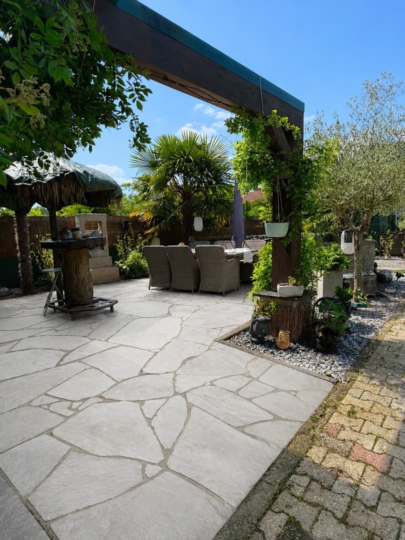 Resthof mit WOW-Faktor – große Hallen, Traumgarten & Luxus-Outdoor-Küche