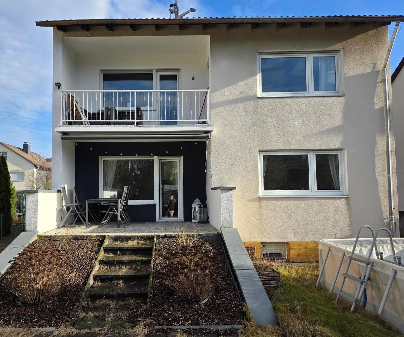 Freistehendes Einfamilienhaus auf 718 m² Grundstück – Sanieren oder Neubau – privat