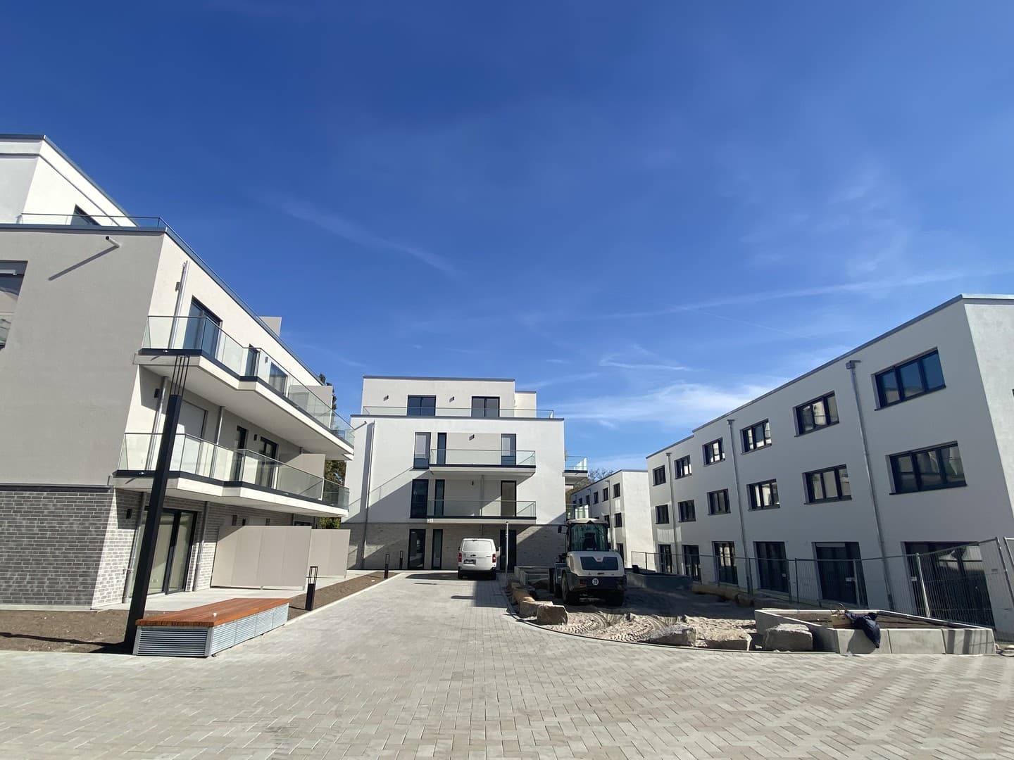 4-Zimmerwohnung mit Domblick und 2 Balkonen und Einbauküche / Neubau Erstbezug