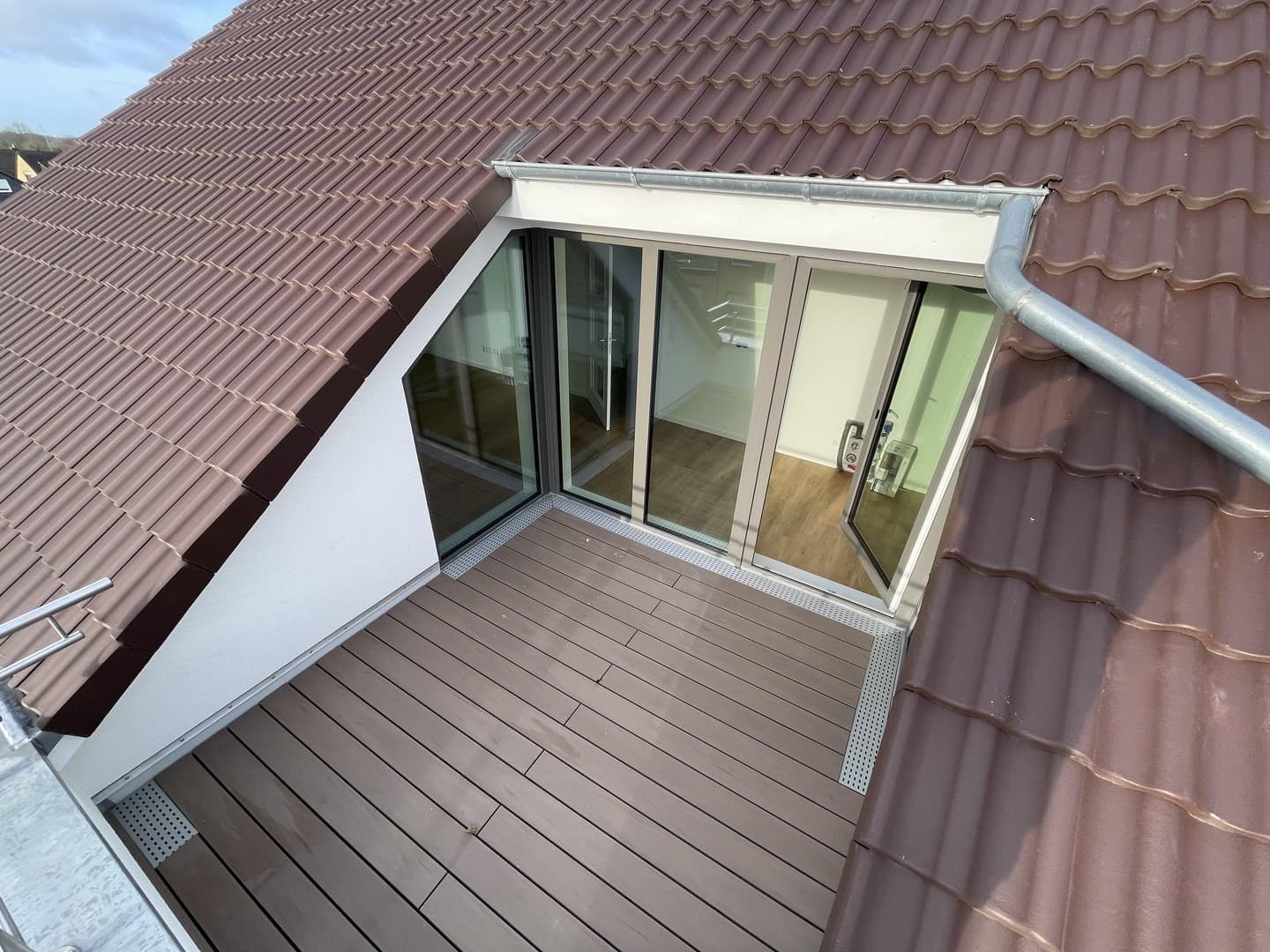 Kernsanierte Dachgeschosswohnung mit Dachterrasse
