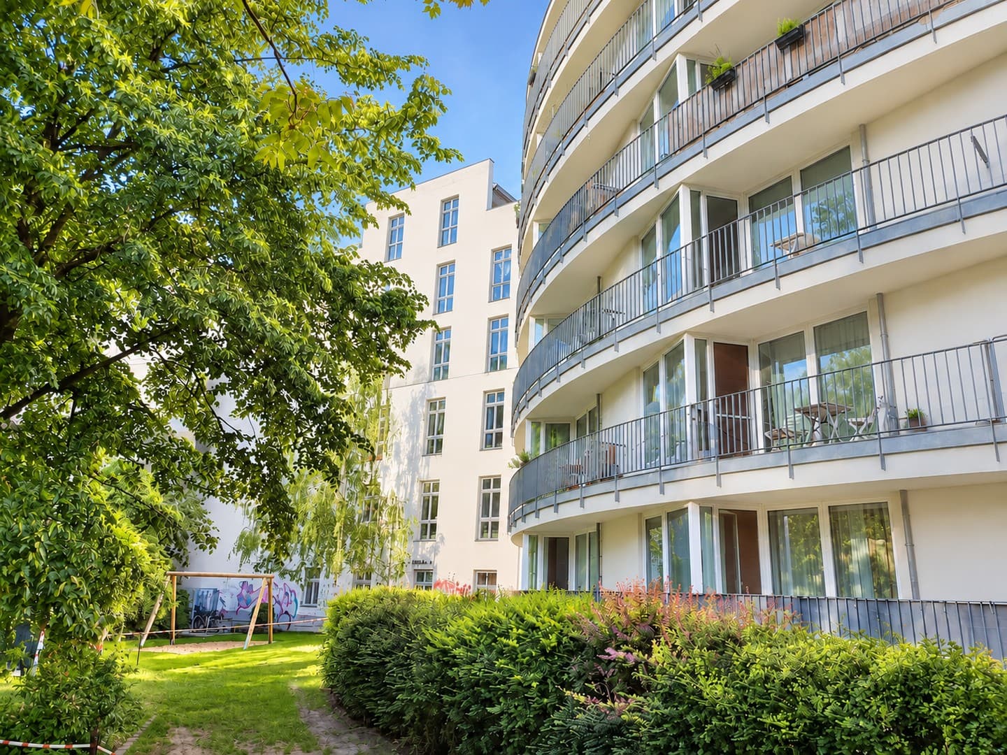 MITTE-MITTE von Privat mit Balkon zentral ruhig und grün