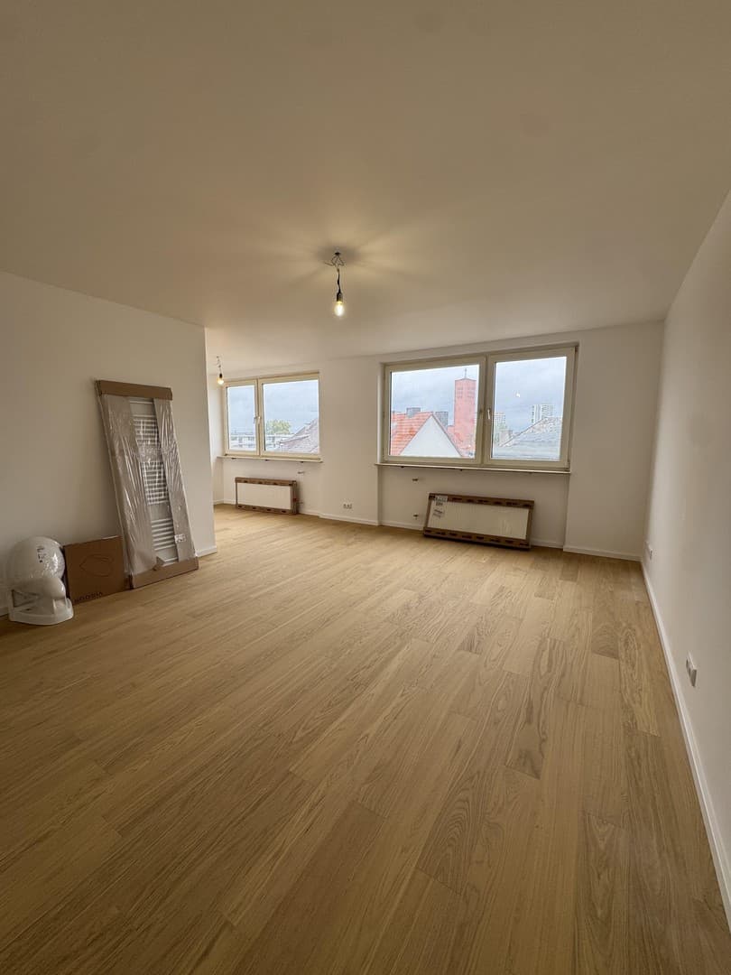 Erstbezug nach Sanierung. Sehr Helle 2 Zimmer Wohnung mit Einbauküche