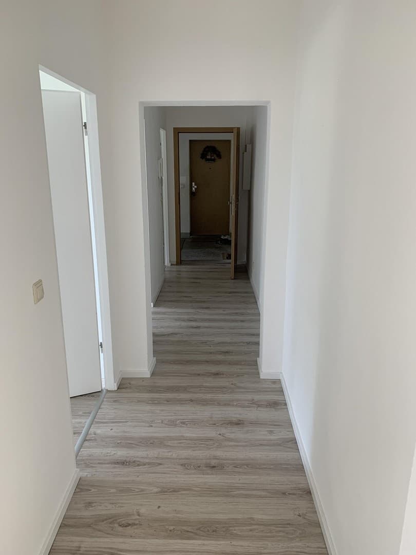 1 und 3 Raumwohnungen mit EBK, Balkon, Badewanne, Keller und kostenlose Stellplätze nähe Amazon