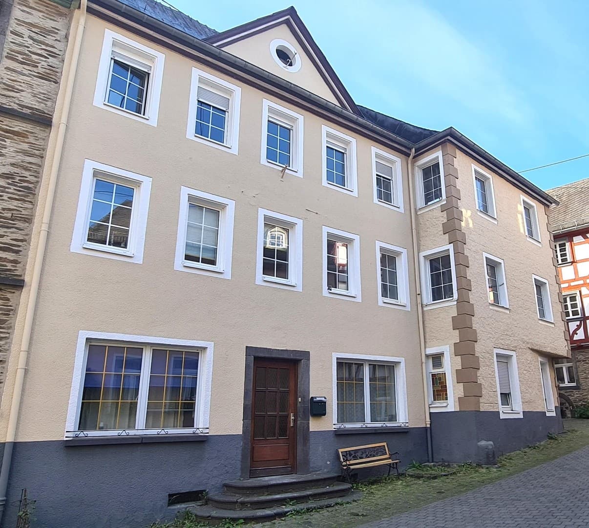Von privat! Umfangreich saniertes historisches Haus, 3–4 Einheiten zum Wohnen, Arbeiten & Vermieten