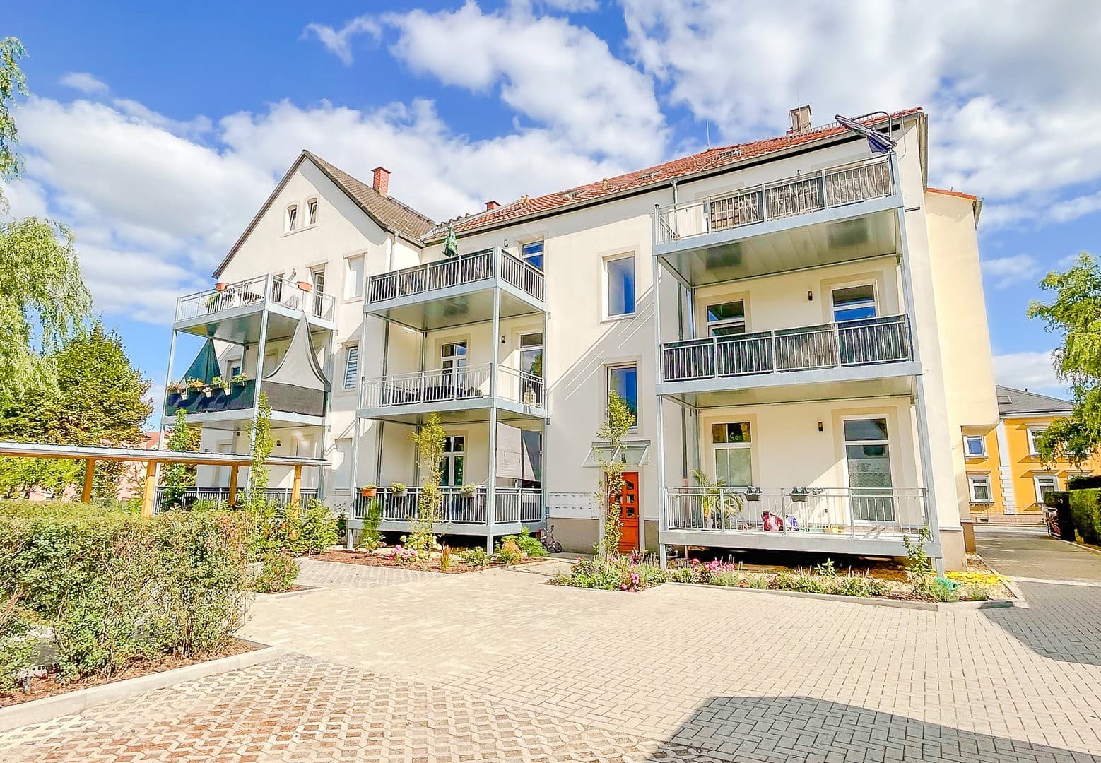 Erstbezug nach Sanierung * 3-RW * Balkon * neue EBK nach Maß * Abstellraum * PKW-Stellplatz