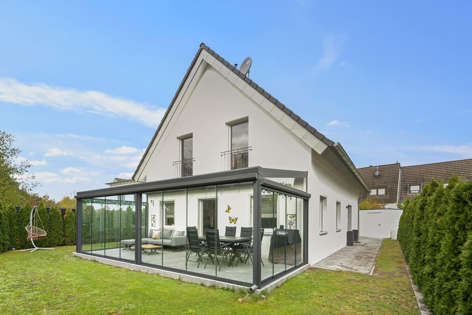 Neuwertiges Einfamilienhaus 2019 mit Wärmepumpe, Photovoltaik, Garten und Garage mit Carport