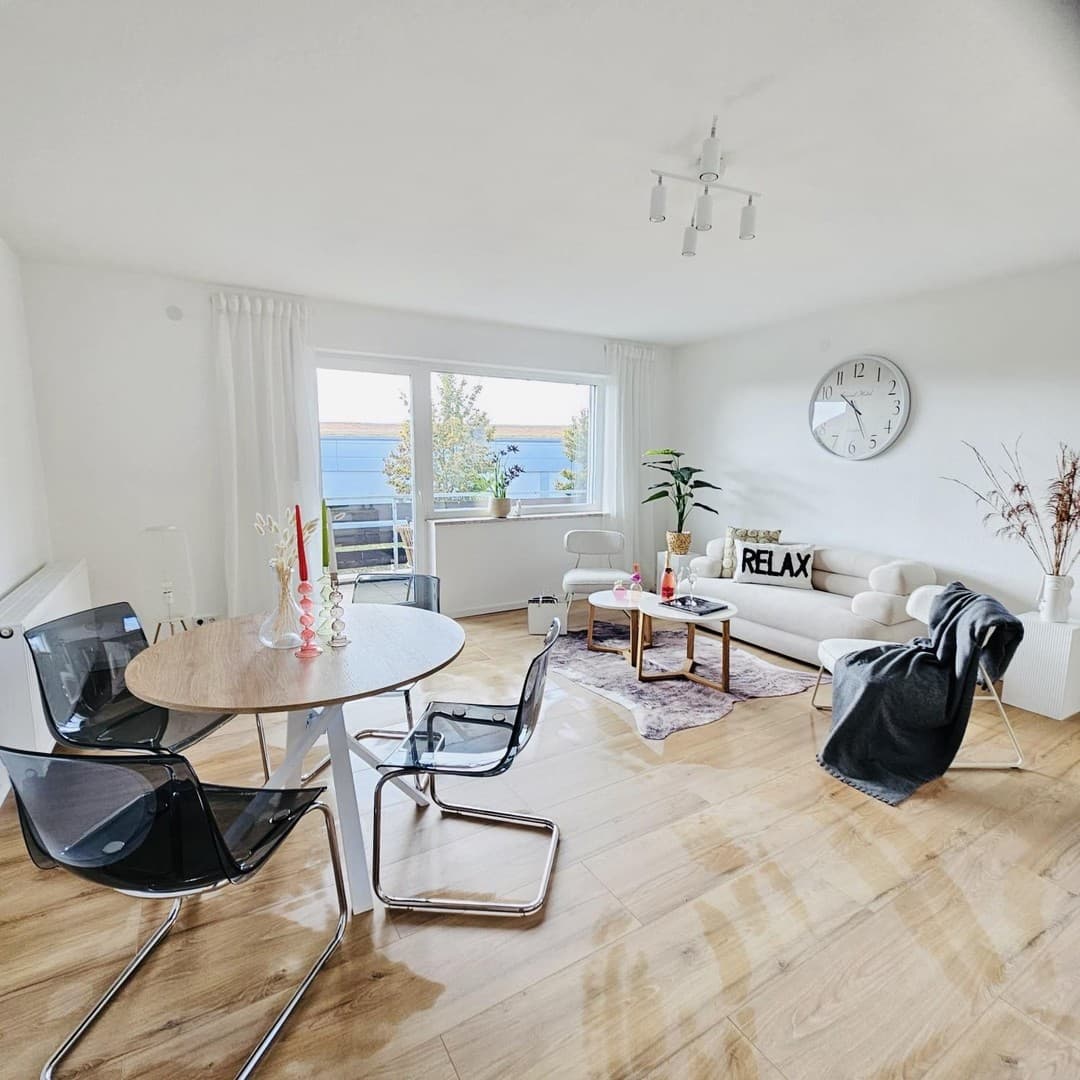 Provisionsfrei! Modernisierte 4-Zimmer-Wohnung mit großem Balkon. Energetisch saniert!