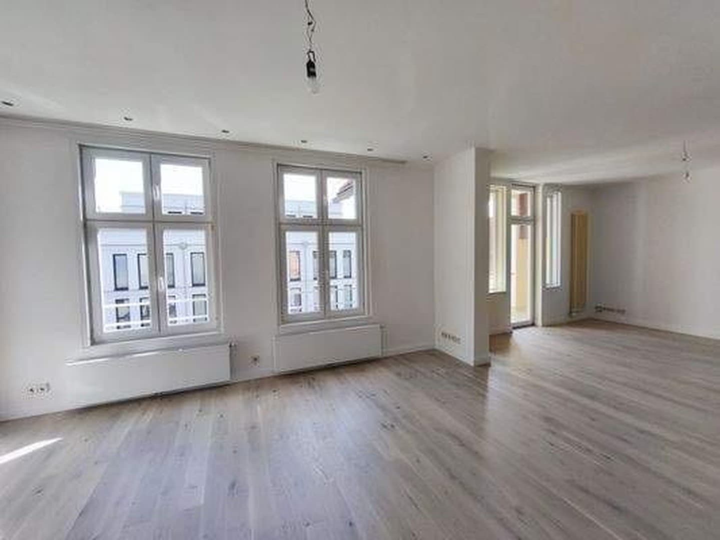 Erstbezug nach hochwertiger Vollsanierung – lichtdurchflutete 3-Zimmer-Wohnung mit eigenem Garten