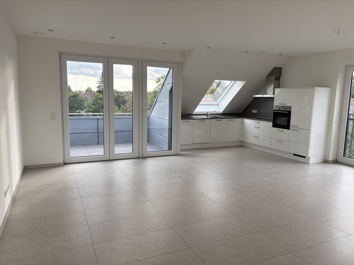 Exklusive 4-Zimmer-Wohnung mit großem Balkon