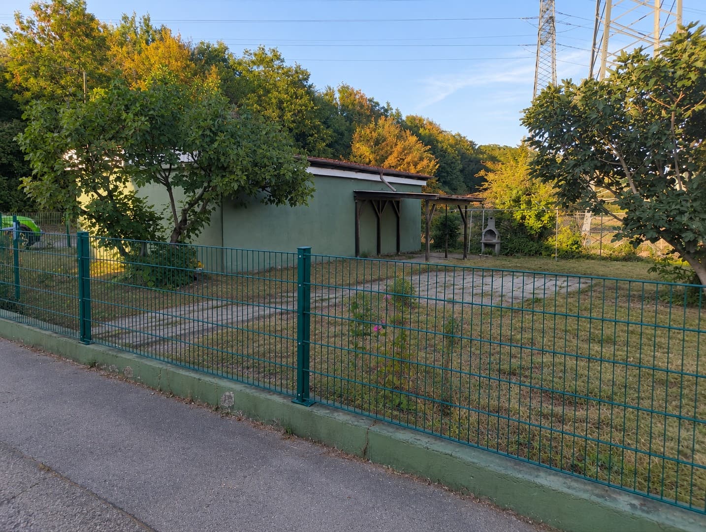 423 m² Grundstück mit vermieteten Garagen & Entwicklungspotenzial in Waldshut