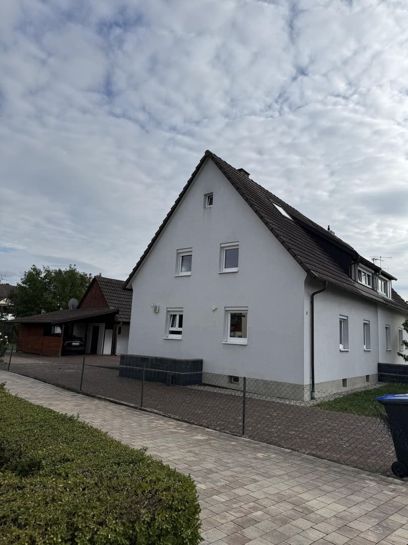Gepflegte Doppelhaushälfte mit großem 580 m² Grundstück und Carport provisionsfrei bezugsfrei
