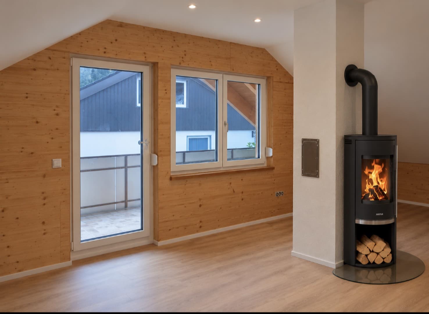 Erstbezug 2,5 Zimmer Wohnung mit großer Loggia