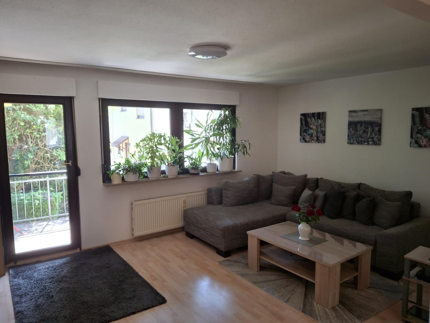 58qm in Vaihingen-Enz Stadtgebiet mit Südbalkon,EBK,TG Stellplatz und möbiliert