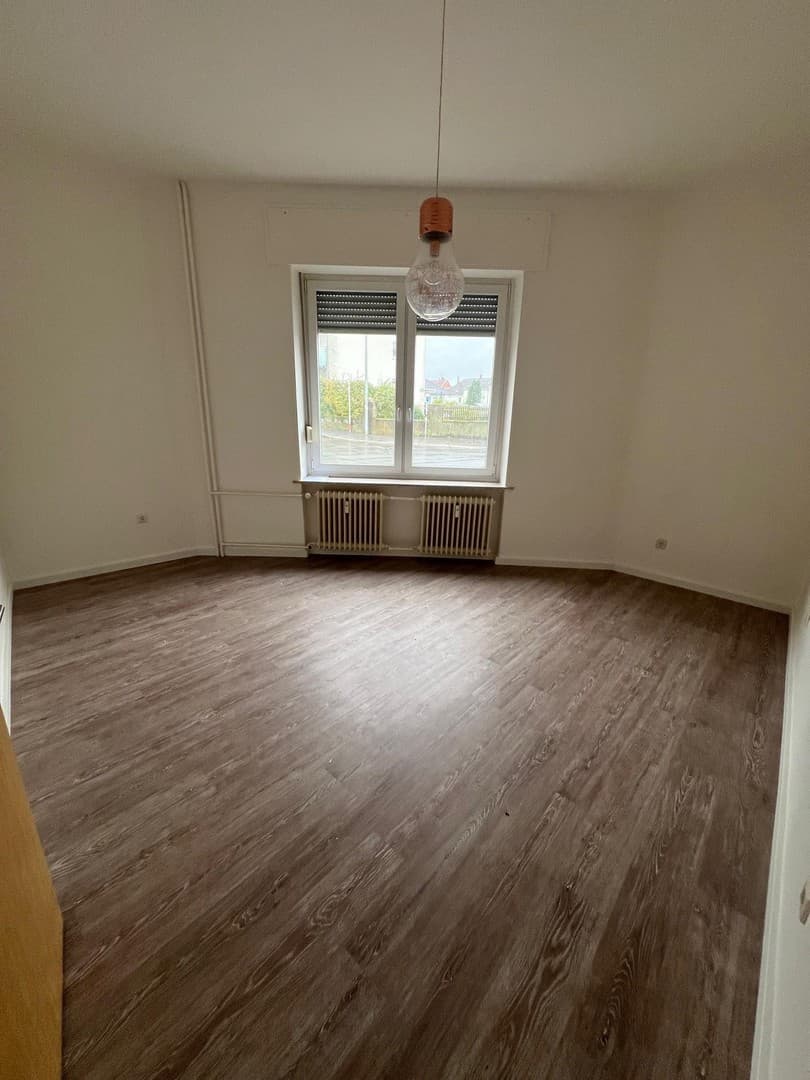 Ab sofort verfügbar, 2-Zimmer Wohnung, stadtzentral,frisch renoviert,mit neuer Küche