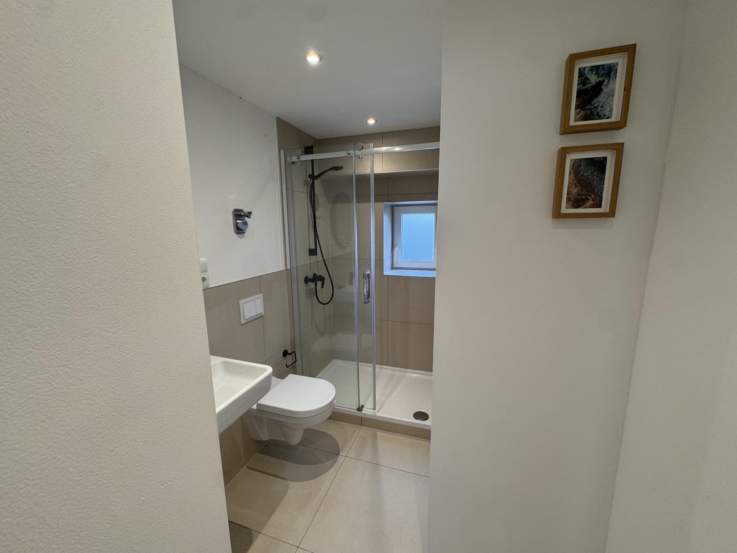 NEUE 3er WG | Erstbezug nach Sanierung | Große Zimmer | 1 Zimmer mit eigener Dachterrasse🌿