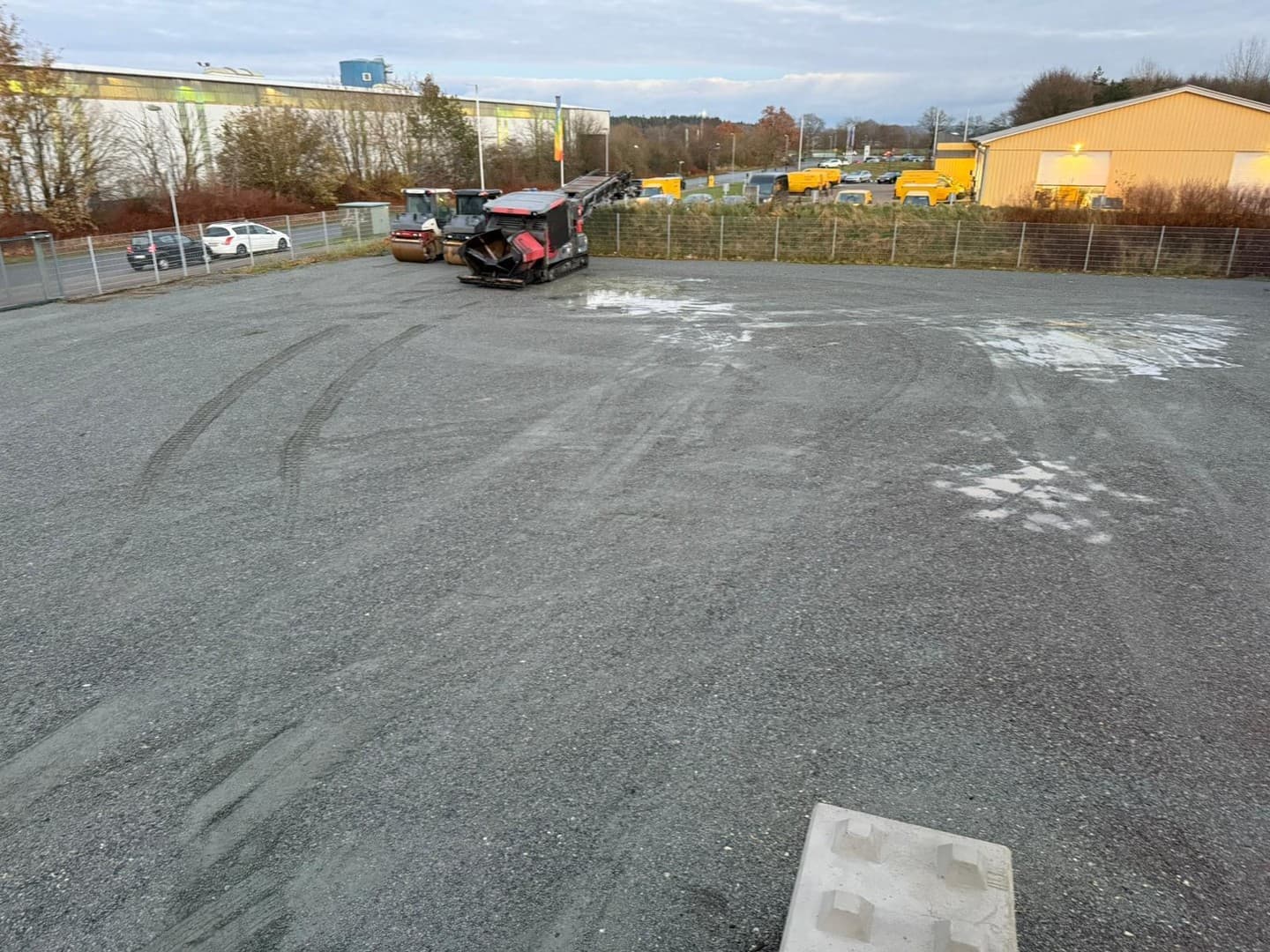 Befestigter Lagerplatz / Stellplatz zu vermien. sicher, überwacht, flexibel