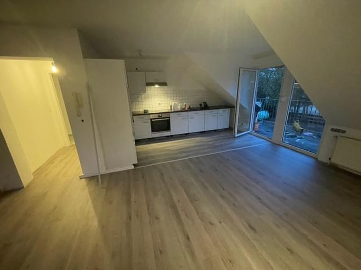 freundliche und helle 2-Zimmer Wohnung 2023 saniert