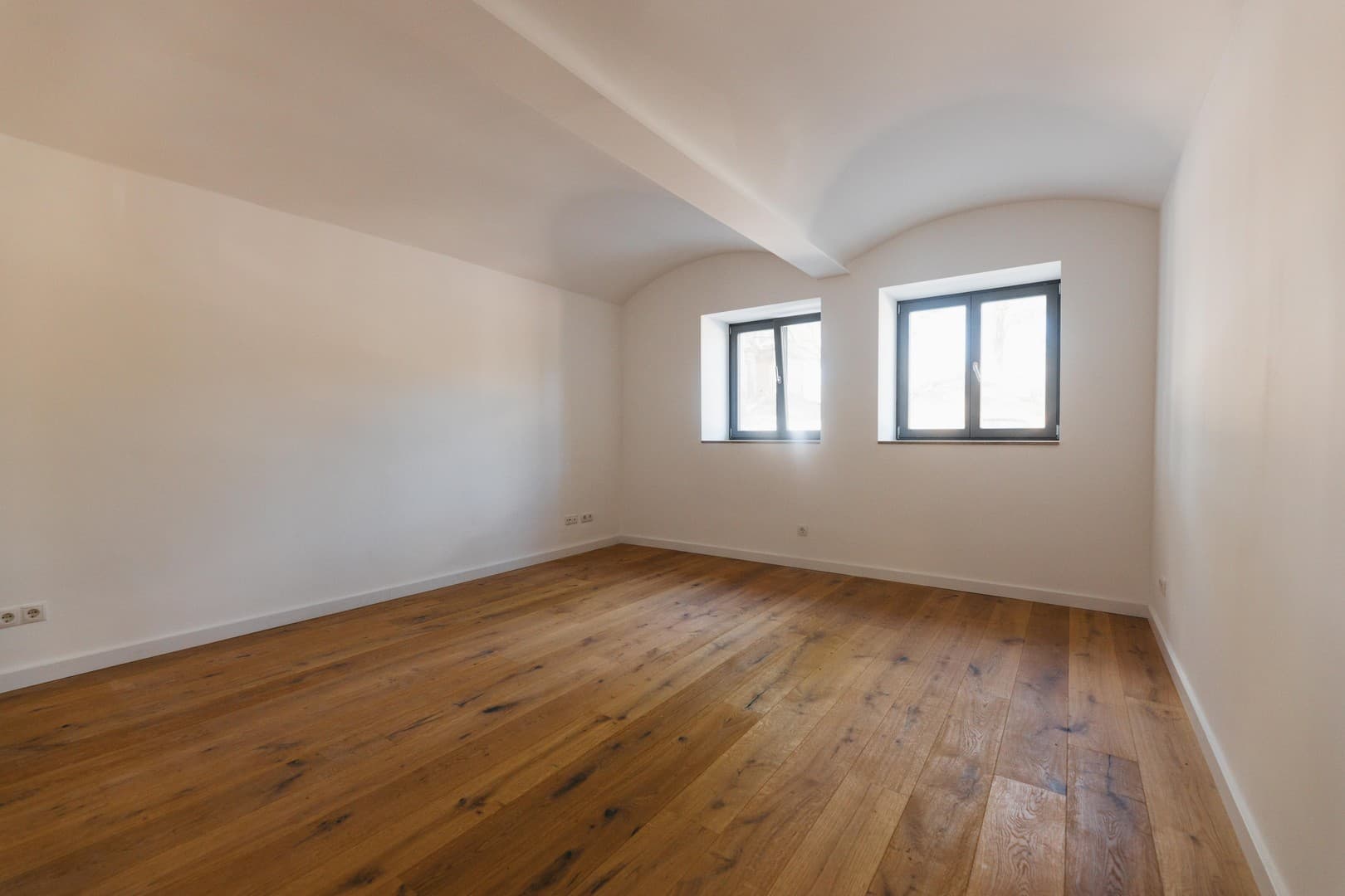 frisch-sanierter Erstbezug - Praxis- oder Gewerbeimmobilie 49m² in Buckau