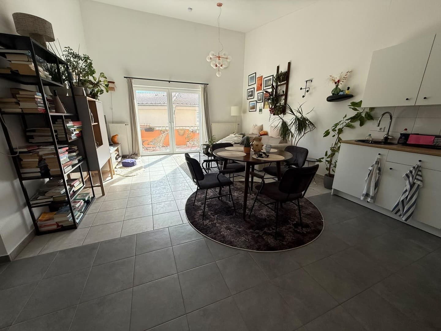 Schöne, sonnige 2-Zimmer-Dachgeschosswohnung