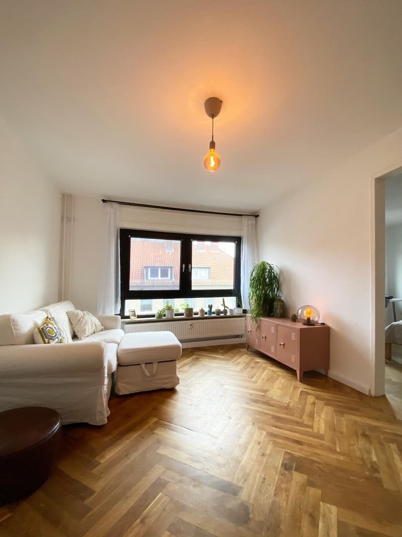 Gut geschnittene, zentral gelegene 2-Zimmer-Wohnung, EBK