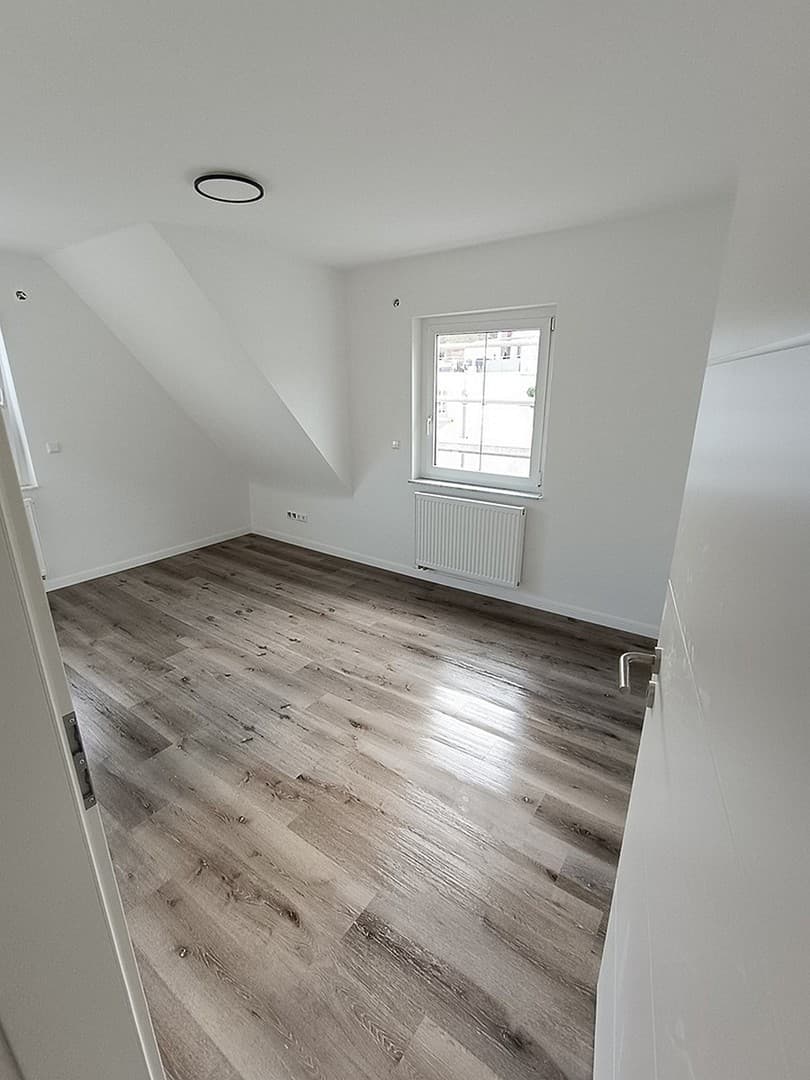 Ruhige, kernsanierte 2‑Zimmer‑Dachgeschosswohnung in Bremen‑Osterholz – Erstbezug nach Sanierung