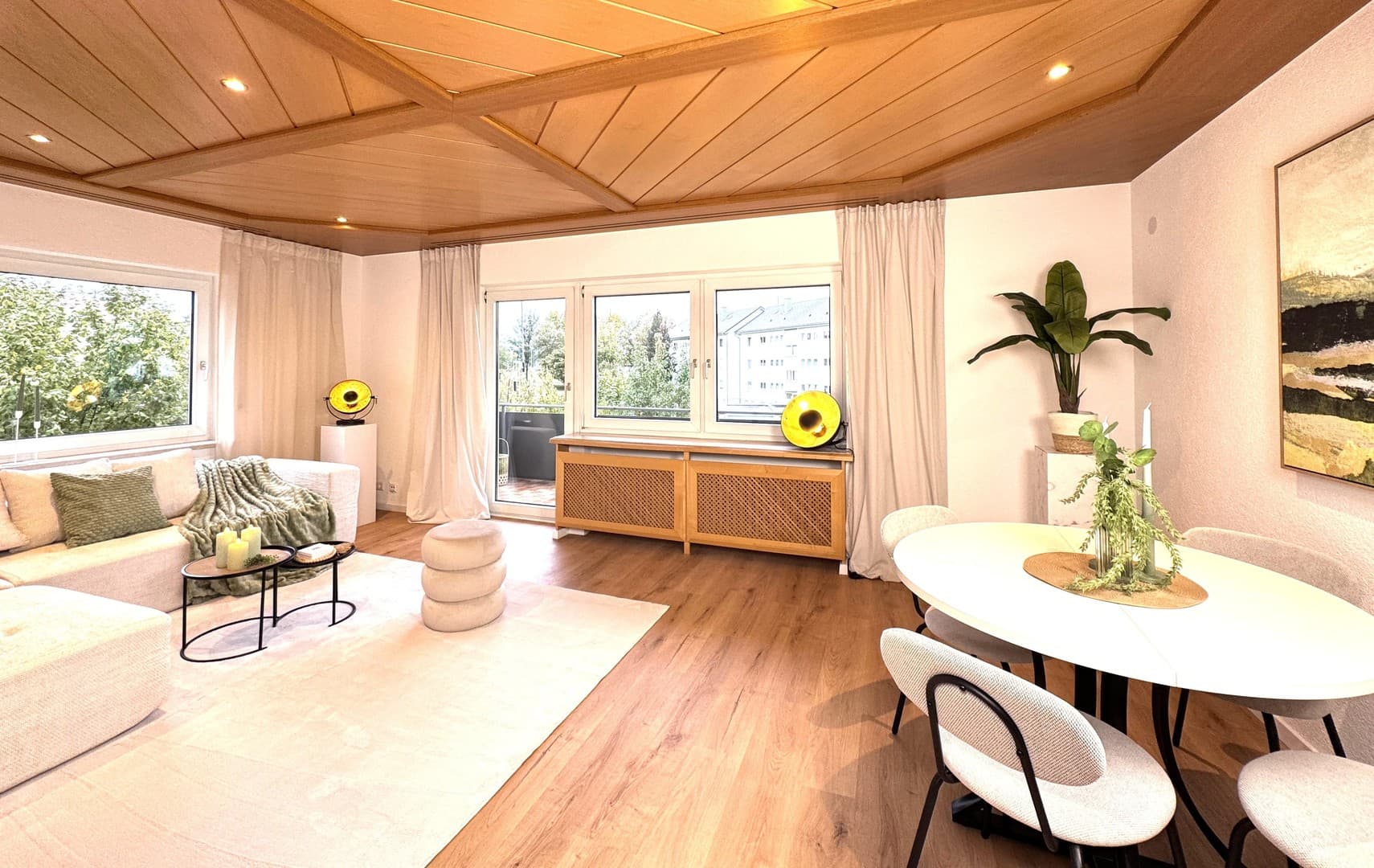 Lichtdurchflutet und hell – provisionsfreie Wohnung mit Garage zum sofortigen Einzug