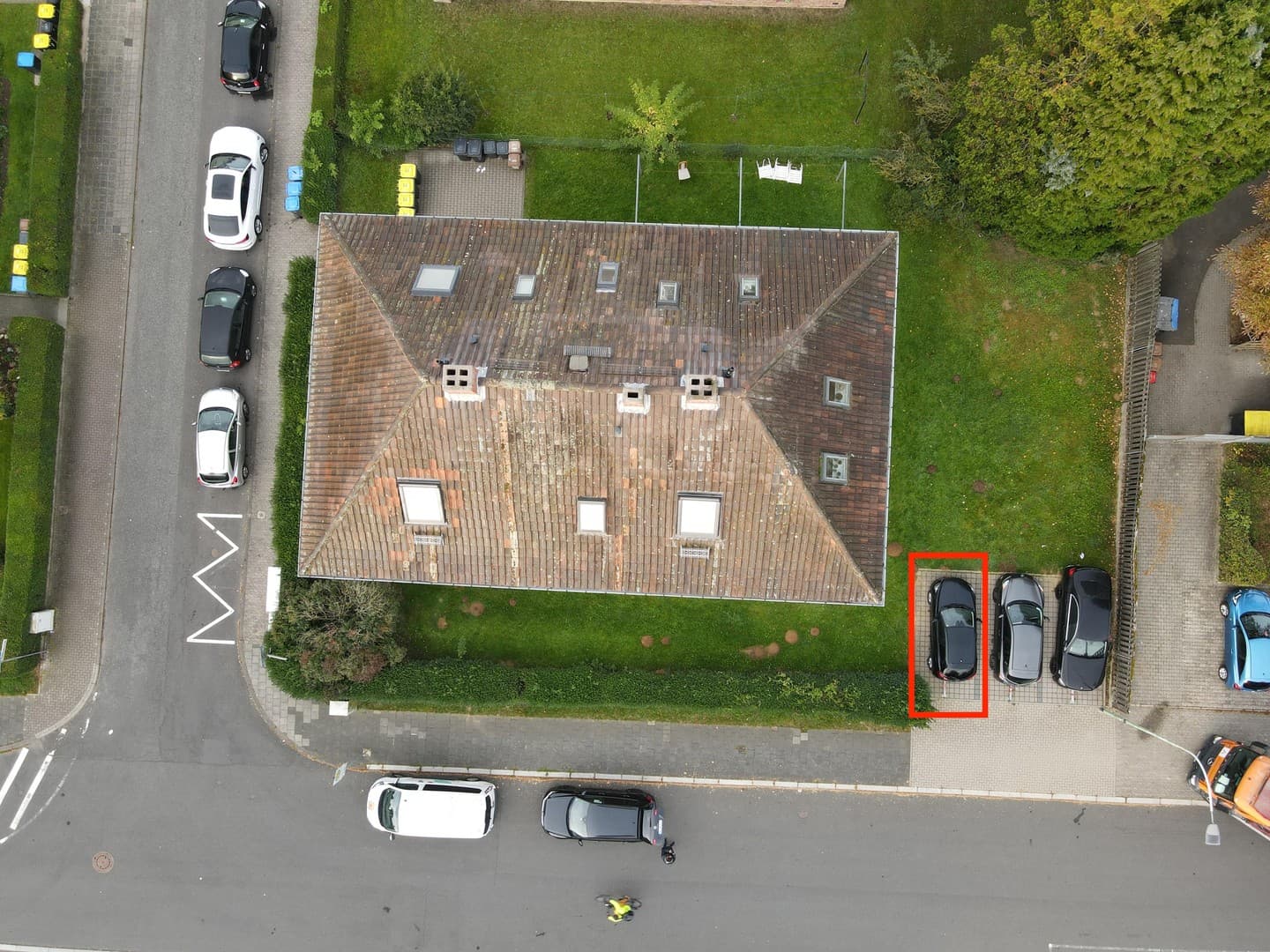 PKW-Stellplatz in Friedberg (links) – ab sofort verfügbar