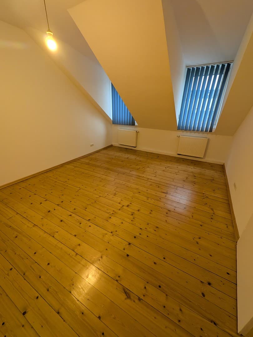 2,5-Zimmer-DG-Wohnung mit Einbauküche in zentraler Lage von Wiesbaden
