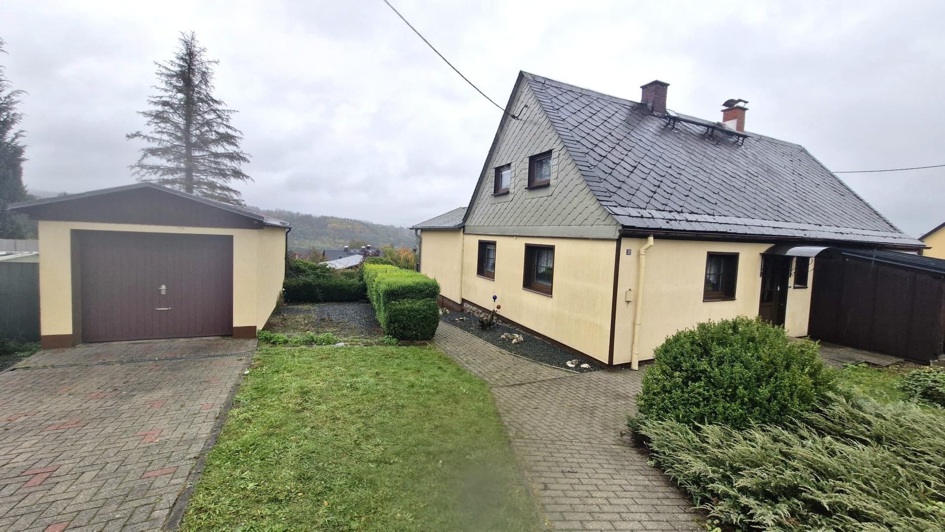 Doppelhaushälfte in sehr ruhiger Lage von privat