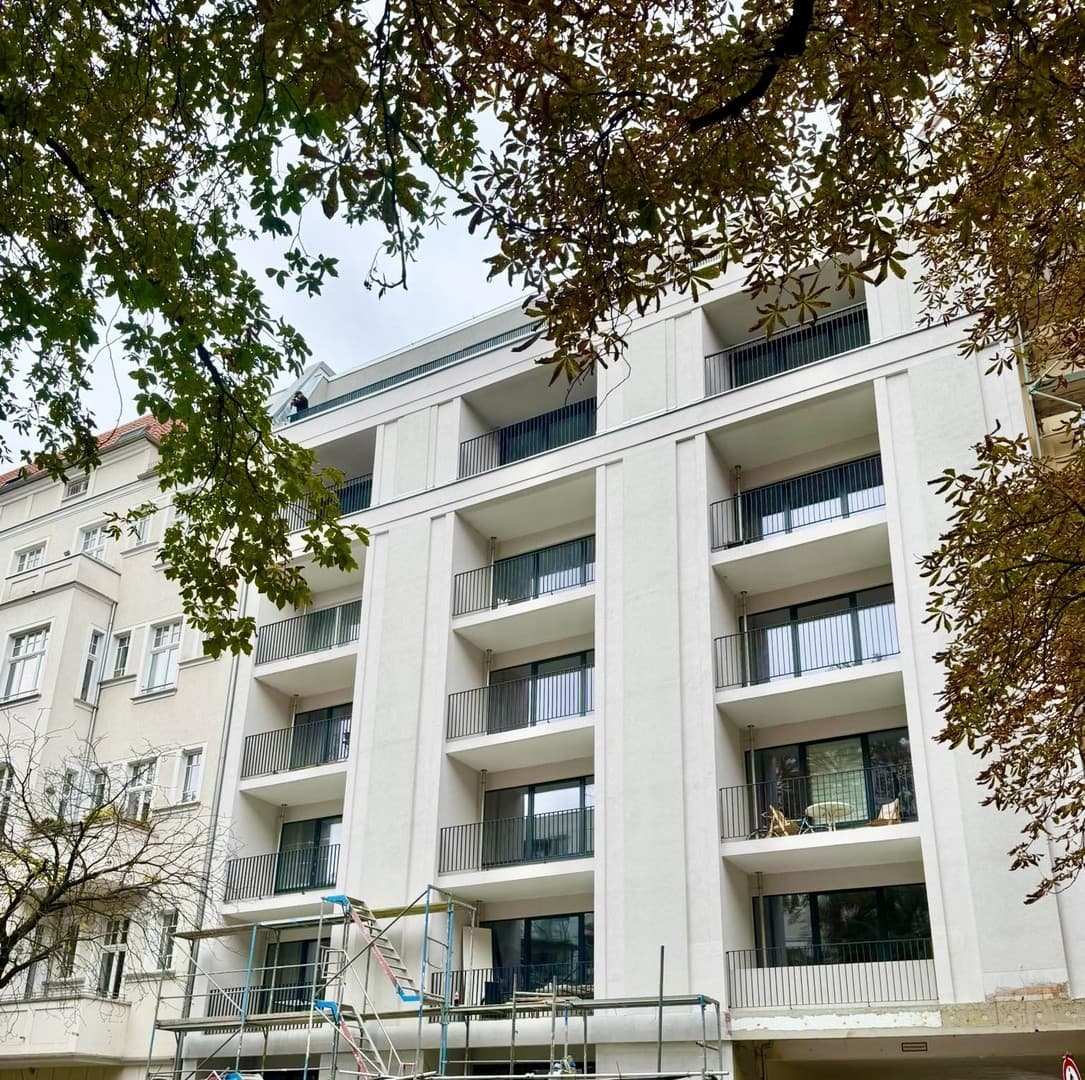 Kernsaniertes Cityapartment in Top-Lage Charlottenburg mit Balkon und Einbauküche