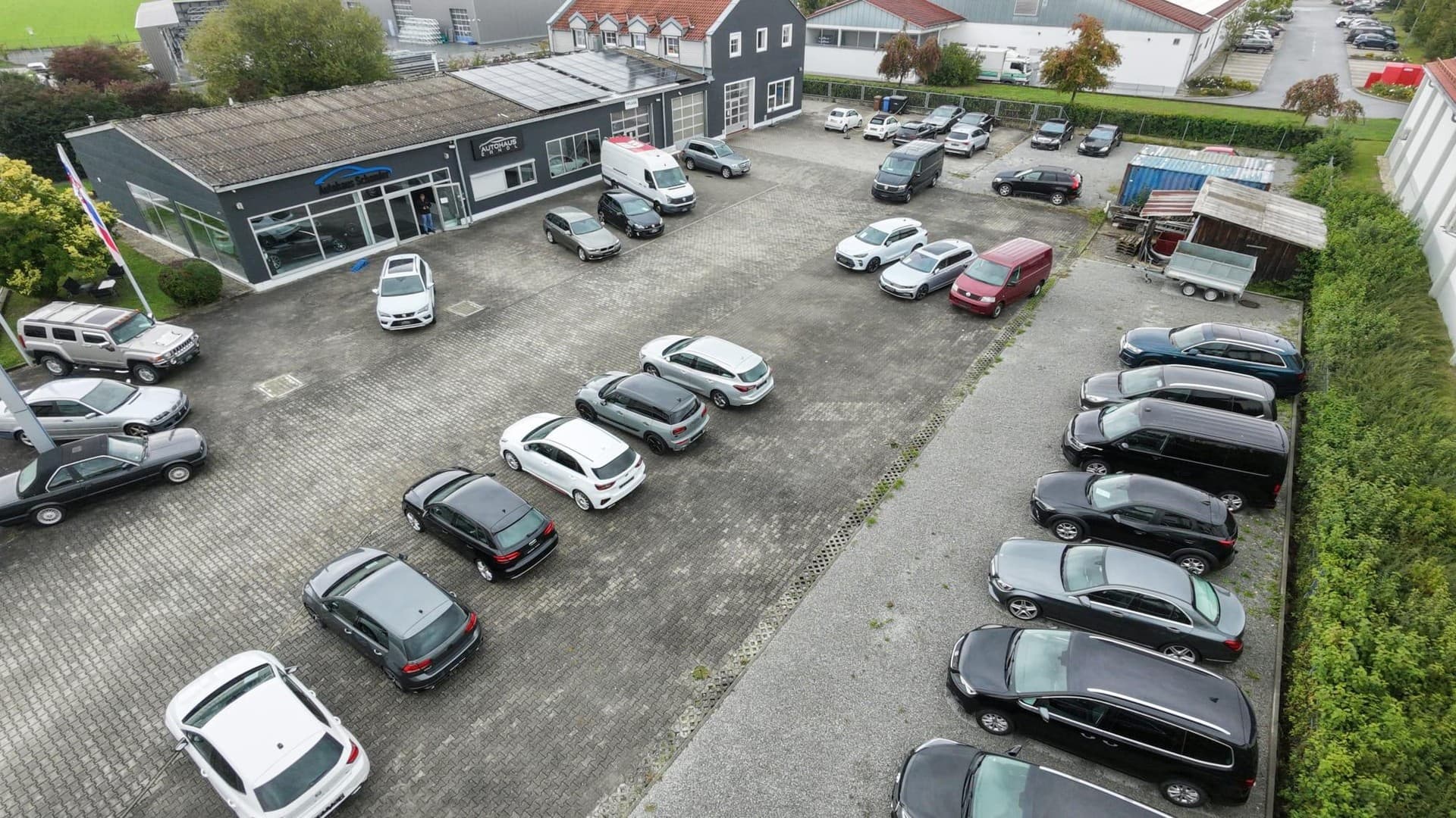 Autohaus mit Werkstatt, Showroom und ca. 2.095 m² Außenfläche – Osterhofen