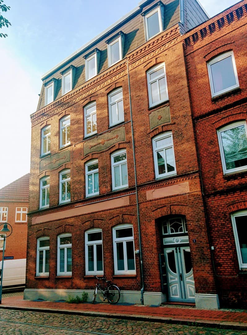 Attraktives Mehrfamilienhaus nahe Paradeplatz in Neuwerk - vielseitiges Potenzial für Kapitalanleger