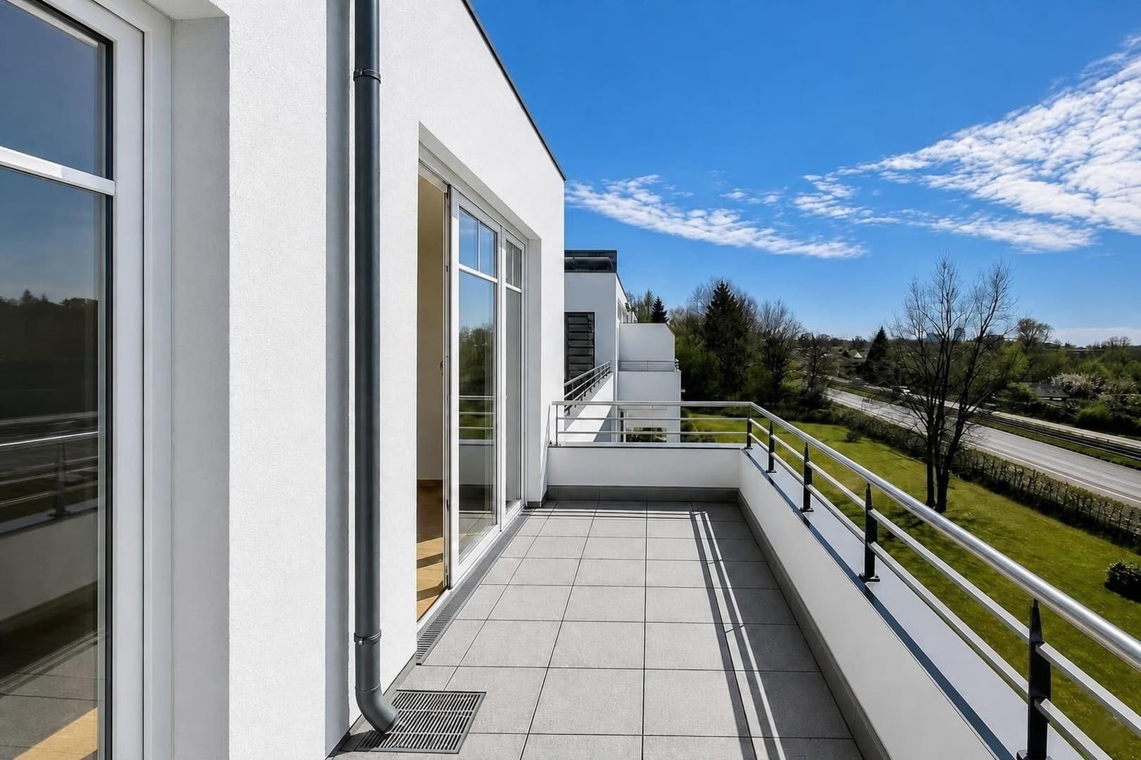 Renovierte, gepflegte, barrierefreie 2-Zi-Wohnung mit großem Sonnenbalkon, TG-Stellplatz, Aufzug